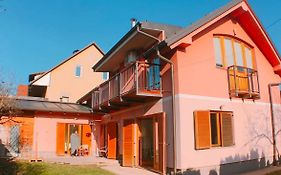 Buzahouse